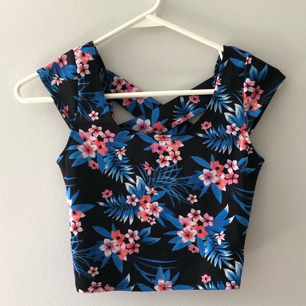 Crop top with cross cross back